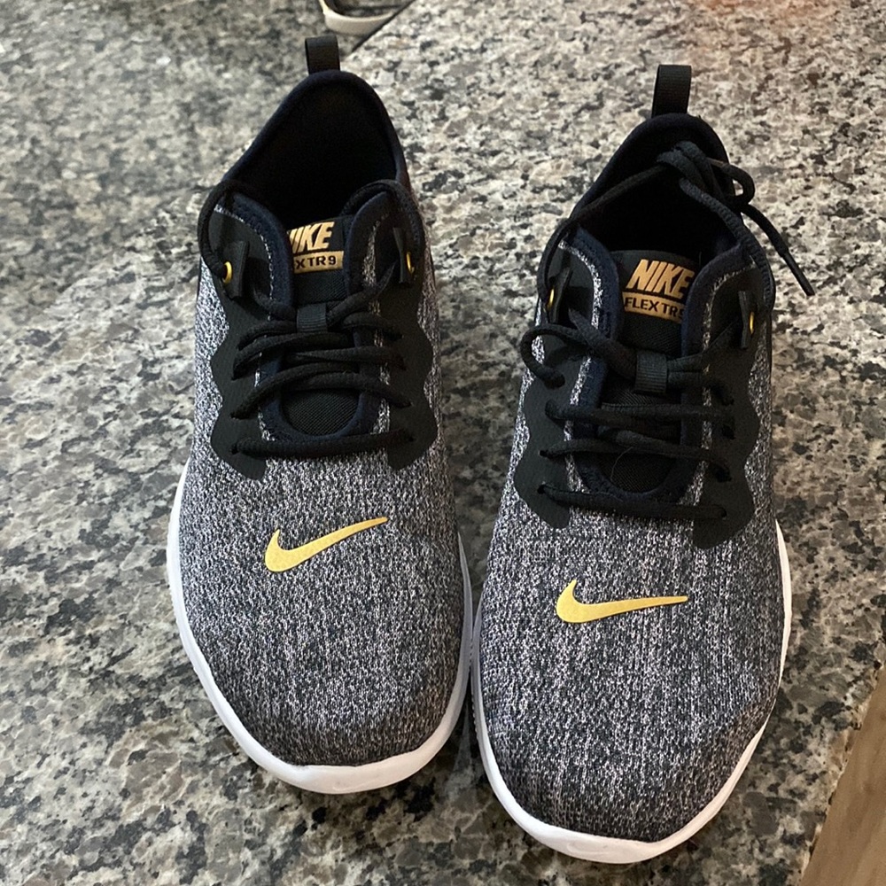 Nike women’s Flex Trainer 9